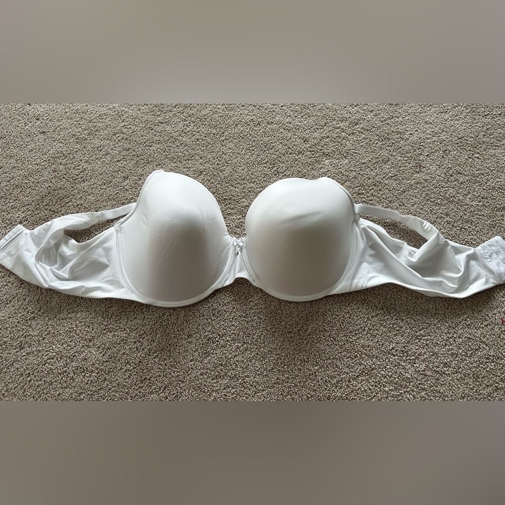 Torrid t-shirt White 360° Back Smoothing Bra